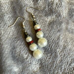 Adorable snowman earrings